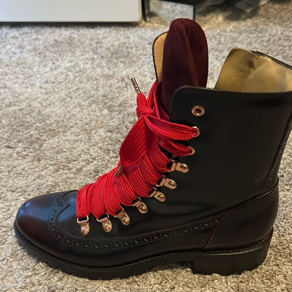 Angela Scott Mr Bernard Boot UK size 39.5 will fit US 8.5. only worn twice.